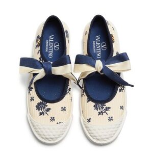 Valentino Garavani Cream and Navy Floral Flats Size 38